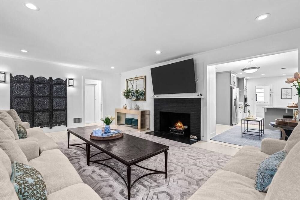 Chic Brentwood Getaway With Private Hot Tub - לוס אנג'לס - סלון