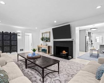 Chic Brentwood Getaway With Private Hot Tub - לוס אנג'לס - סלון