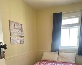 Coastal Accommodation - Oamaru - Bedroom