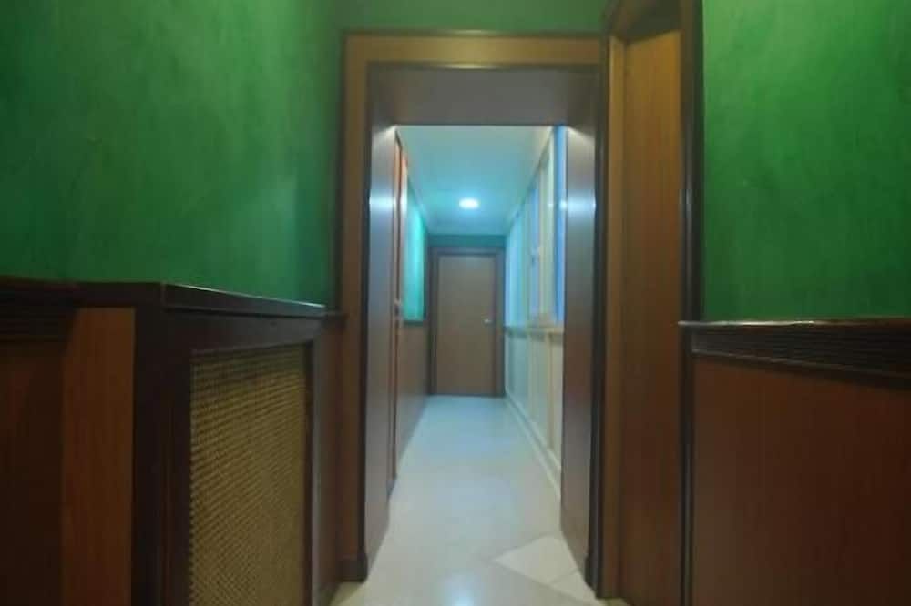 فريندز هوليداي