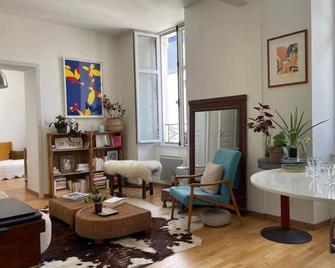 Bright apartment - old renovated building - Nantes - Wohnzimmer