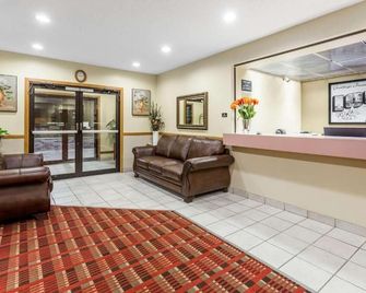 Western Inn & Suites - Osage - Front desk