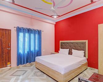 OYO Goswami Guest House - Faizābād - Bedroom