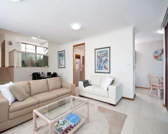 The Moorings, 5/4 Cromarty Road - Soldiers Point - Living room