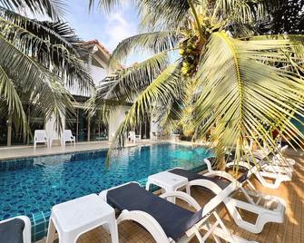 The Sierra Hostel Phuket - Sakhu - Pool