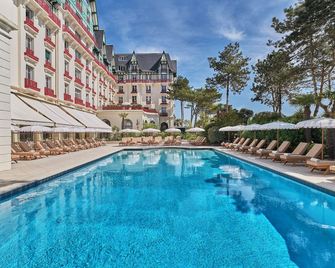 Hôtel Barrière L'Hermitage - La Baule-Escoublac - Kolam