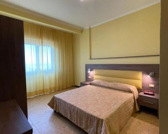 Hotel Robinia - Імперія