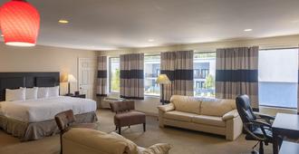 Cottonwood Suites Savannah Hotel & Conference Center - Savannah - Bedroom