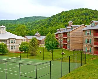 Spacious Villa with Access to Various Amenities! - Lee - Building