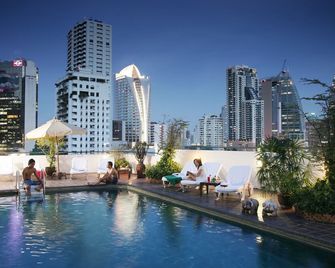 فندق بست كومفرت ريزيدنشيال - بانكوك - حوض السباحة