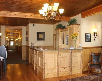 Exit Glacier Lodge - Seward - Front desk