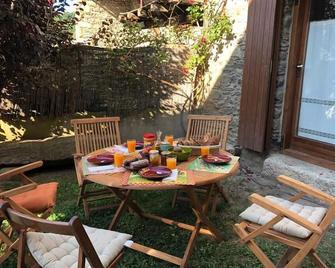Casa de Pueblo en Ur ideal 8 personas - Ur - Patio
