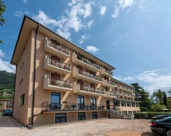 Hotel Bellavista - Tignale - Building