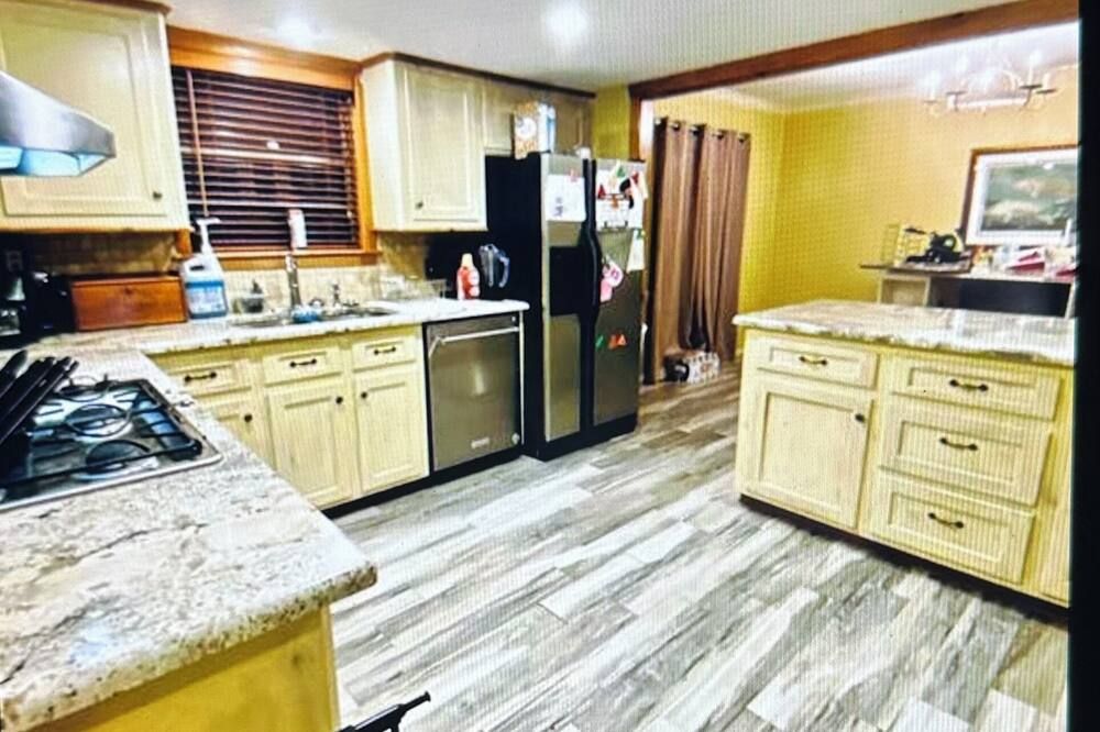 Marvelous 4-bedroom house with AC in charming Liberty - Liberty - Kitchen