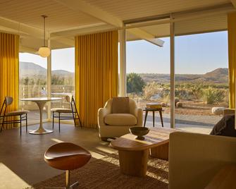 The Bungalows by Homestead Modern at The Joshua Tree Retreat Center - Joshua Tree - Living room