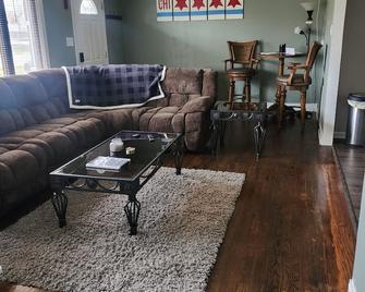 Quiet cul-de-sac with huge fenced in backyard - Chicago Ridge - Living room