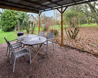 Cozy Home In Saint-Georges-En-Auge - Saint-Pierre-en-Auge - Patio