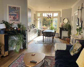 Stylish 2 bed near Amsterdam city centre - امستردام - غرفة معيشة