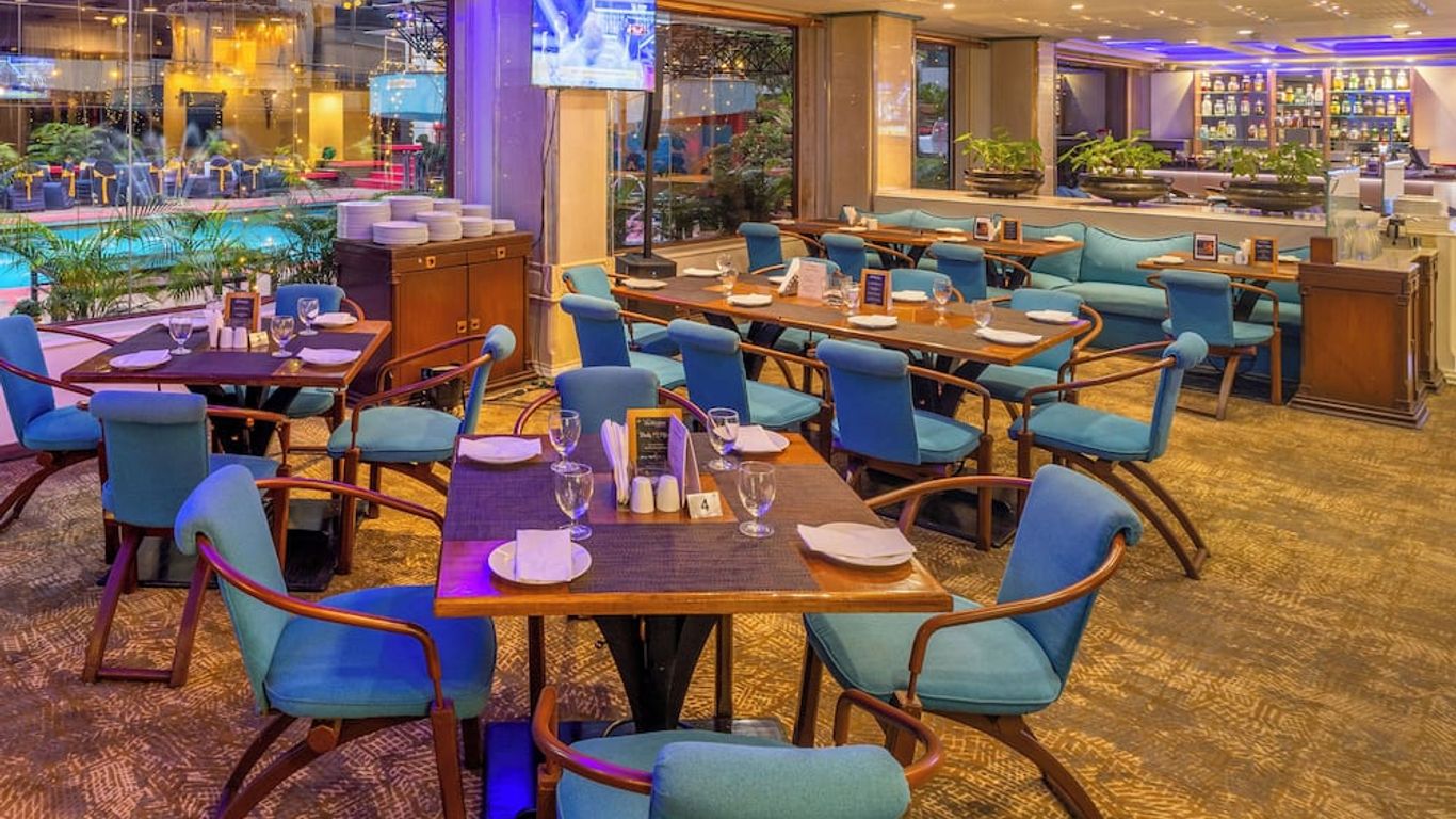 Hotel Kohinoor Continental, Airport