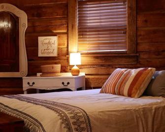The Cabin at GoodSoil Farm - Pioneer - Habitación