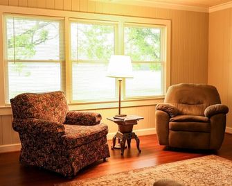North Sauty Getaway Scottsboro, Al - Scottsboro - Sala de estar