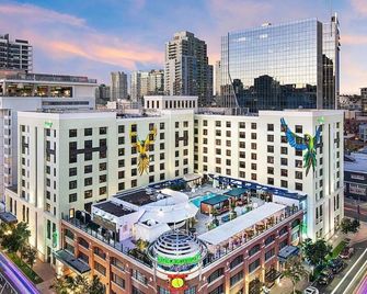 Ultimate Relaxation Room with Pool Access & Dining Option - San Diego - Edificio