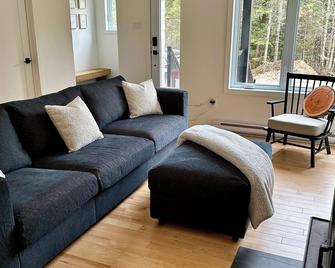 Chalet Le St-Ray: great comfort in the heart of nature, just 700m from VBN! - St-Raymond - Sala de estar