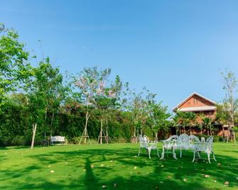 Burann Bangtanode - Ratchaburi - Патіо