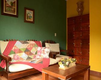 Hostel Mpb Ilha Grande - Vila do Abraao - Living room