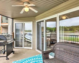 Pool Access and Lake Views Camdenton Condo - Camdenton - Balcón