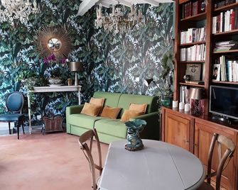 Carefully decorated house - Grignan - Salle à manger