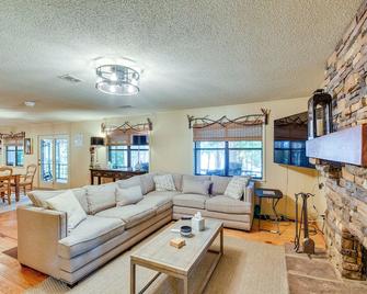 Spacious Alexander City Retreat With Pri - Alexander City - Huiskamer