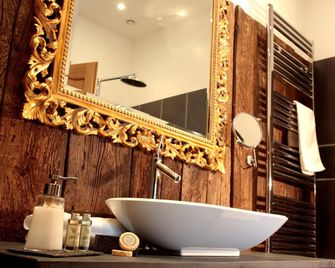 Hotel Logis - Chateau de Beauregard - סן ז'ירון - חדר רחצה