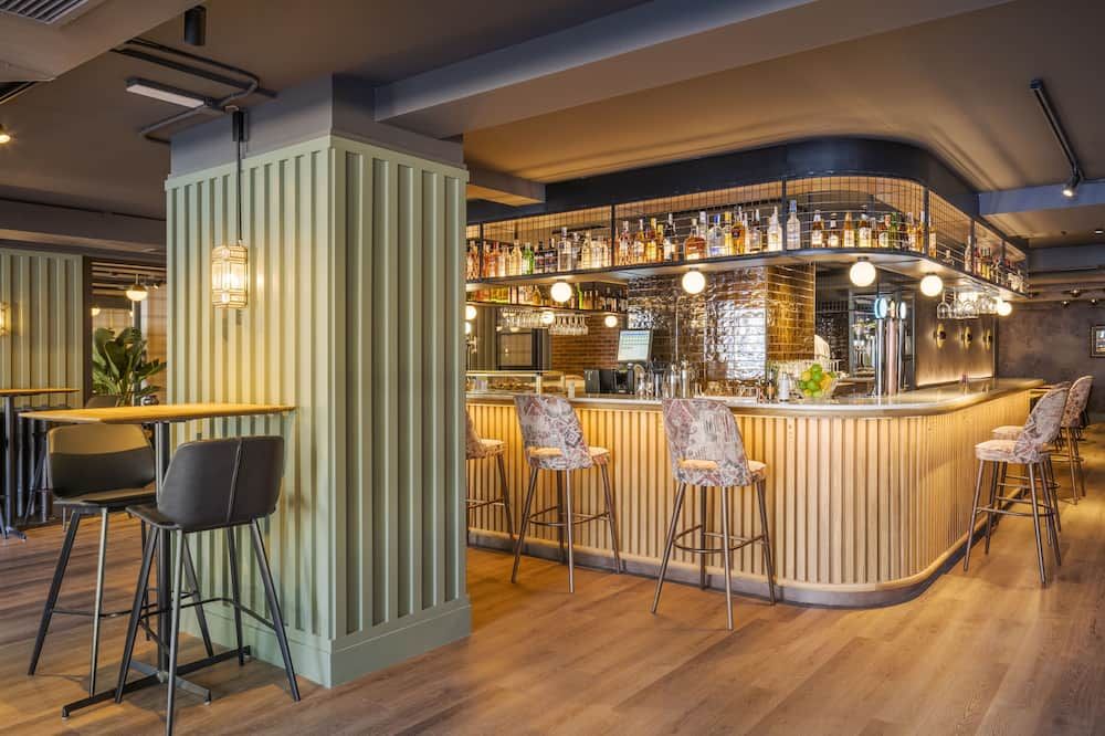 هوتل رايس راييز كاتوليكوس - برغش - بار