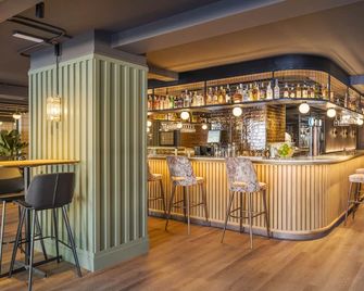 هوتل رايس راييز كاتوليكوس - برغش - بار