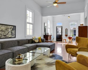 Bywater Beauty - New Orleans - Living room