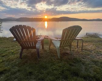 Full 3 Bedroom Lake house House on Walker Lake, Epic Sunsets Just Outside Town - Schreiber - Patio