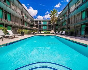 Economy King Bed Suites w Pool, Next to Downtown - Austin - Havuz