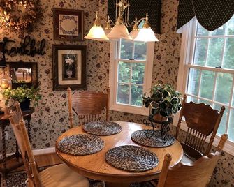 At home by the lake, enjoy nature and experience peace - Morganton - Sala pranzo