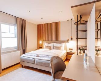 Familienzimmer Innenhof - Pension Linder - Seeboden - Habitación