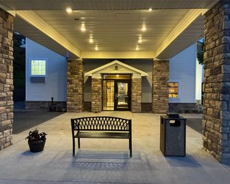 SureStay by Best Western Salem - Salem - Building