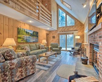 Relaxing Home Mins from Mt Snow, Hiking, - Dover - Living room
