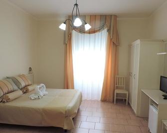 San Sebastiano Holidays - Acireale - Camera da letto