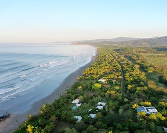 Salvatierra Beachfront Hotel - Puerto Coyote - Playa