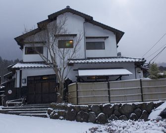 Yufuin Country Road Youth Hostel - Yufu - Toà nhà