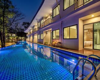 At Rice Resort - Nakhon Nayok - Piscina