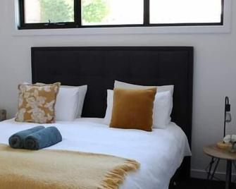 Cbd Elizabeth St Modern Townhouse - Secure Parking - Launceston - Bedroom