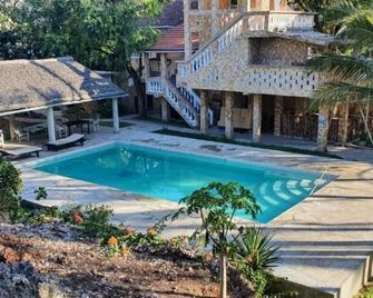 Marijani Holiday Resort - Watamu - Piscina