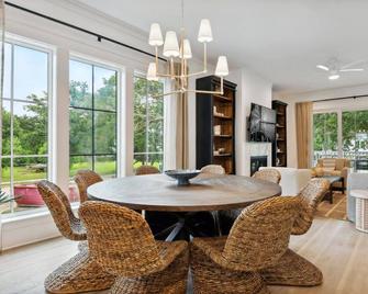 Coastal Retreat | Heated Pool, Hot Tub & Game Room - Bay Saint Louis - Comedor