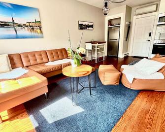 Stylish Heritage Gem facing Stewart Park and Town Hall - Perth - Living room